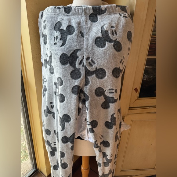 Disney pajamas XXL - Picture 2 of 5